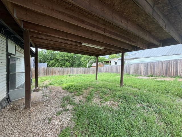 915 NE 1st Street, Mineral Wells, TX 76067
