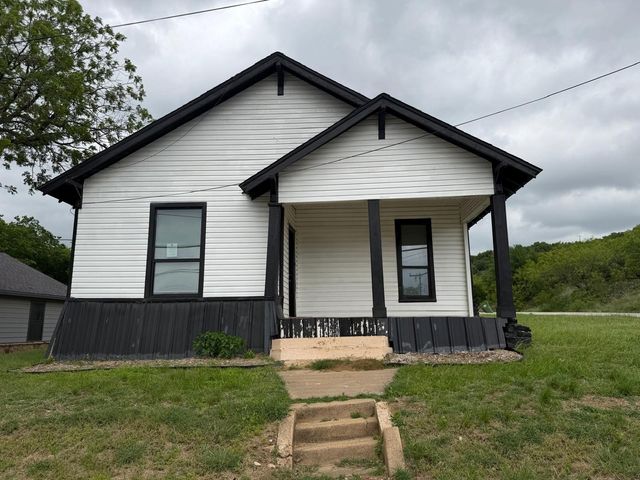 915 NE 1st Street, Mineral Wells, TX 76067