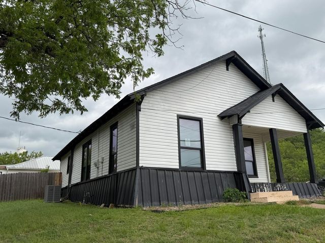 915 NE 1st Street, Mineral Wells, TX 76067