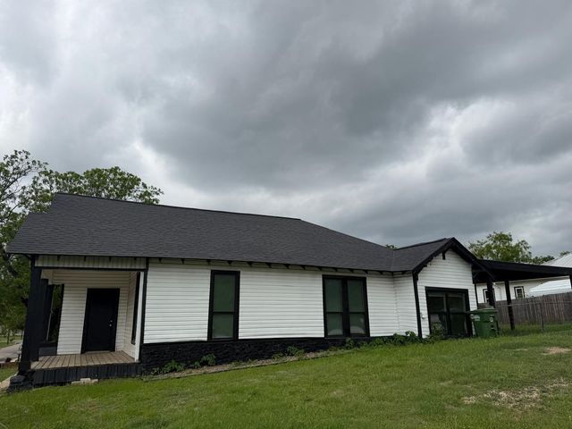915 NE 1st Street, Mineral Wells, TX 76067
