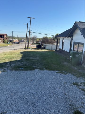 915 NE 1st Street, Mineral Wells, TX 76067