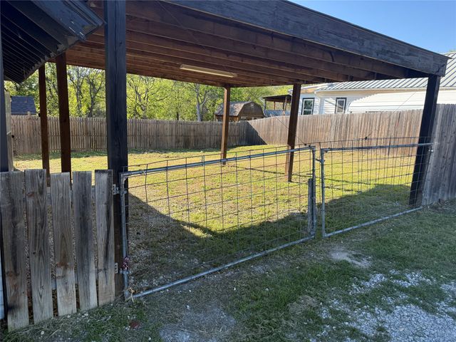 915 NE 1st Street, Mineral Wells, TX 76067