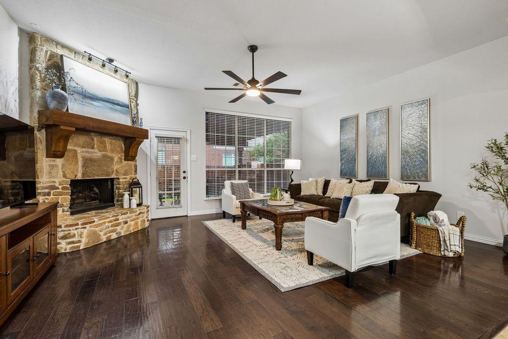 1061 Noble Avenue, Lantana, TX 76226 — exterior