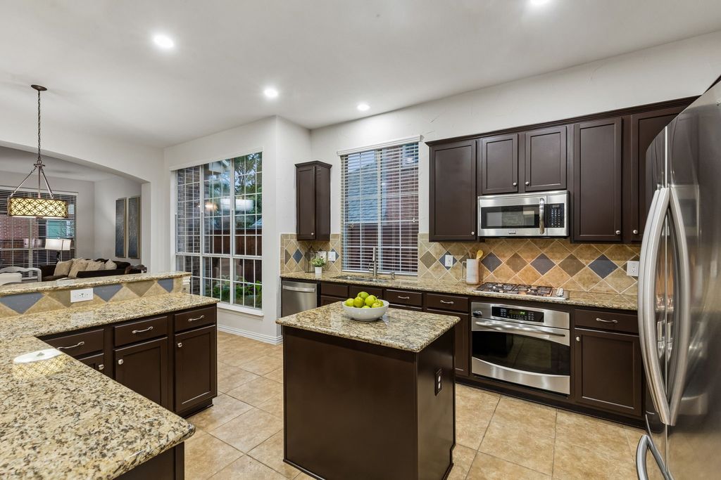 1061 Noble Avenue, Lantana, TX 76226 — photo 3