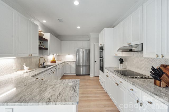 3431 Royal Crest Drive, Charlotte, NC 28210