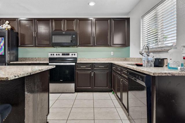 2133 FICUS STREET, Mascotte, FL 34753