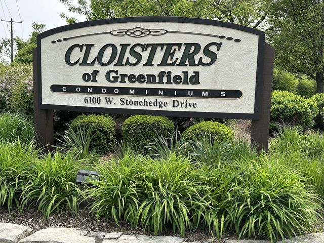 6100 W Stonehedge DRIVE #164, Greenfield, WI 53220