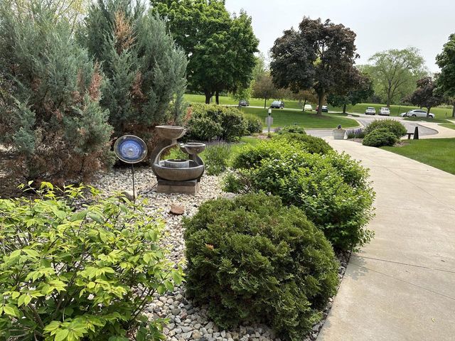 6100 W Stonehedge DRIVE #164, Greenfield, WI 53220