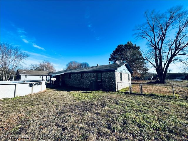 105 Morris Street, Pocola, OK 74902
