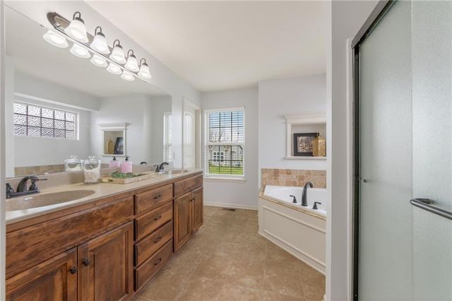 8911 NE 117th Terrace, Kansas City, MO 64157