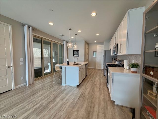 572 Pear Lake Street, Las Vegas, NV 89138