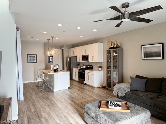 572 Pear Lake Street, Las Vegas, NV 89138