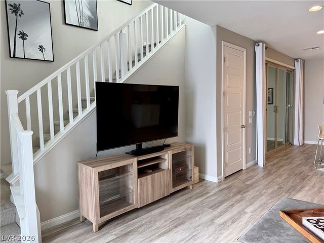 572 Pear Lake Street, Las Vegas, NV 89138