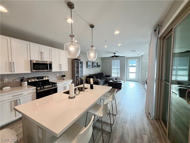 572 Pear Lake Street, Las Vegas, NV 89138