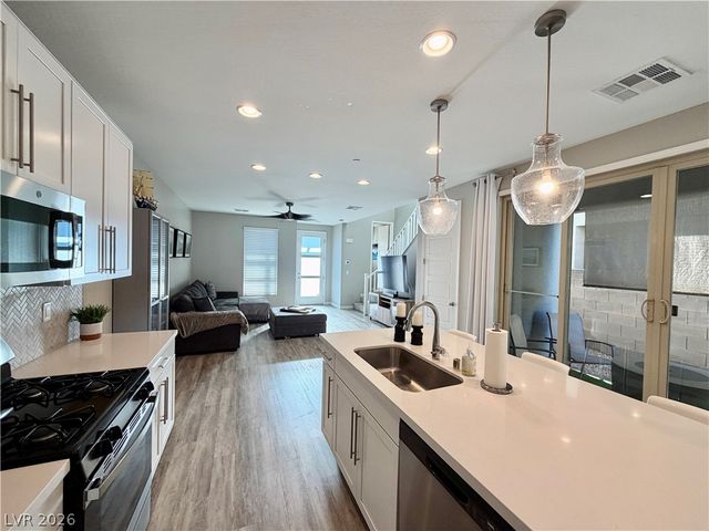 572 Pear Lake Street, Las Vegas, NV 89138