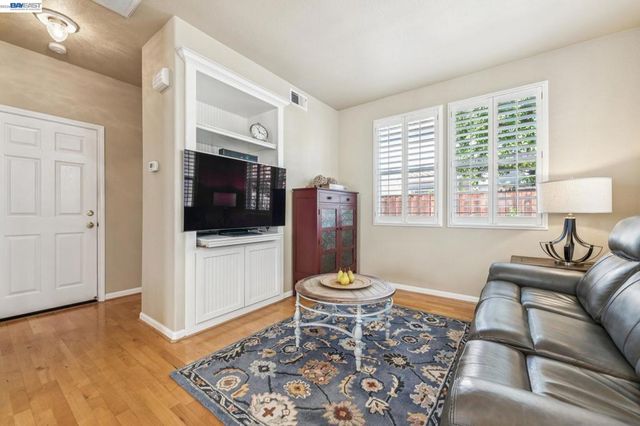 3158 Persimmon Cir, Pleasanton, CA 94588