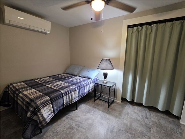 112 E Linden St, Rockport, TX 78382