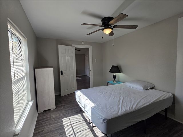 112 E Linden St, Rockport, TX 78382