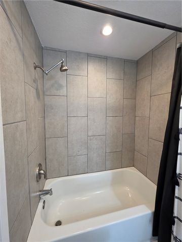 112 E Linden St, Rockport, TX 78382