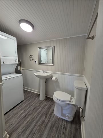 112 E Linden St, Rockport, TX 78382