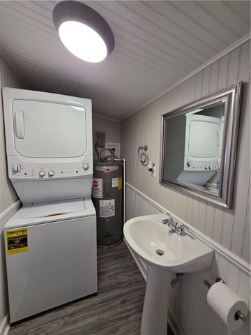 112 E Linden St, Rockport, TX 78382