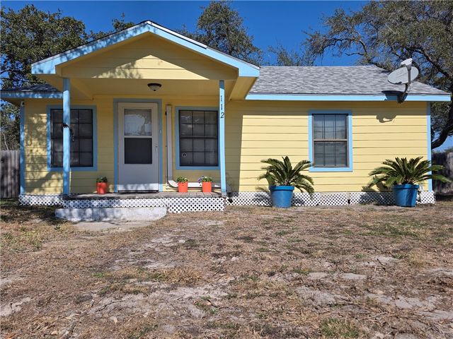 112 E Linden St, Rockport, TX 78382