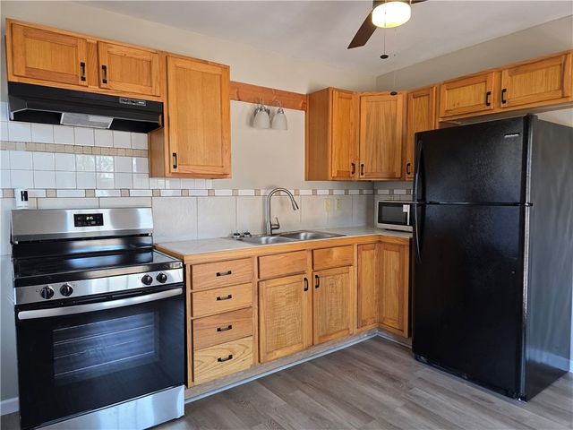 112 E Linden St, Rockport, TX 78382