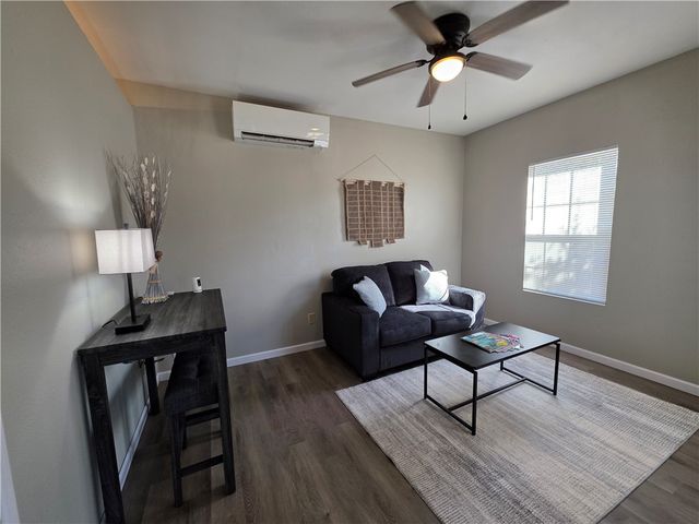 112 E Linden St, Rockport, TX 78382