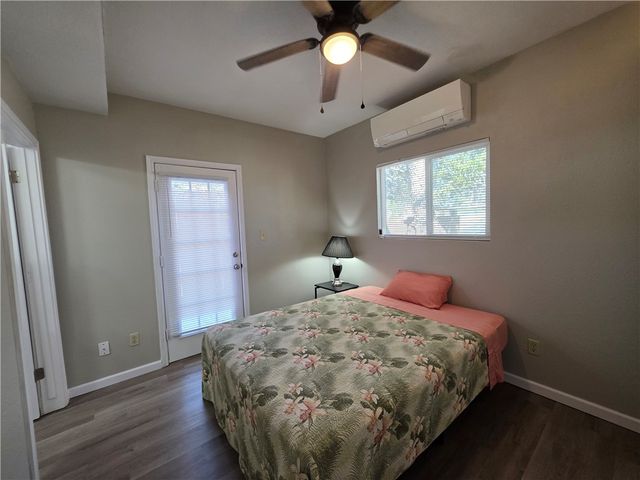 112 E Linden St, Rockport, TX 78382