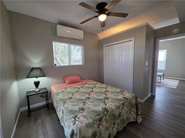 112 E Linden St, Rockport, TX 78382