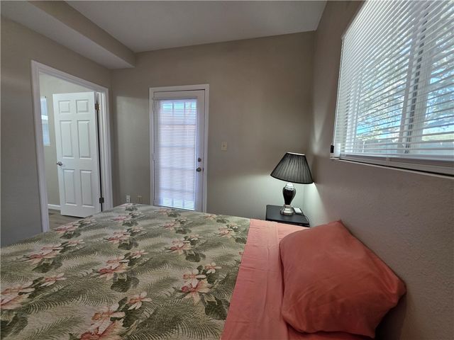 112 E Linden St, Rockport, TX 78382