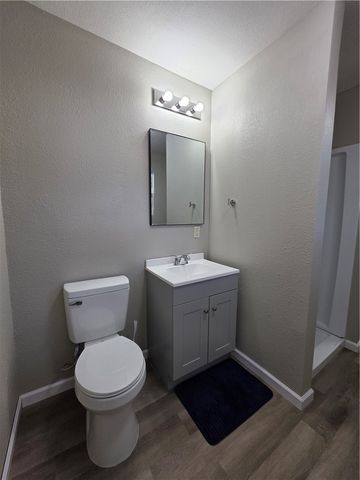 112 E Linden St, Rockport, TX 78382