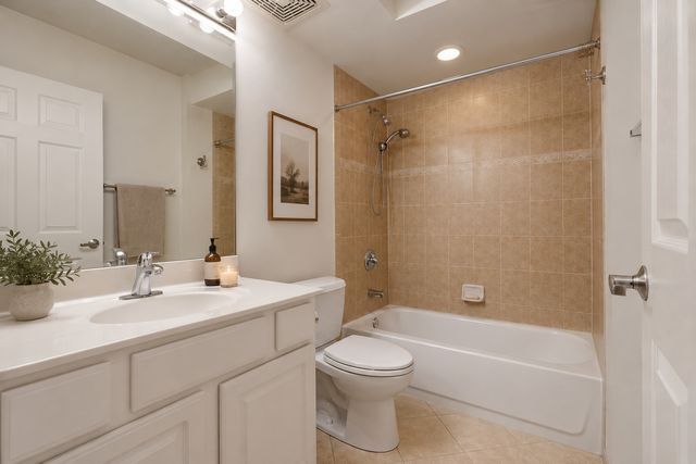 5155 Madison Street 402, Skokie, IL 60077