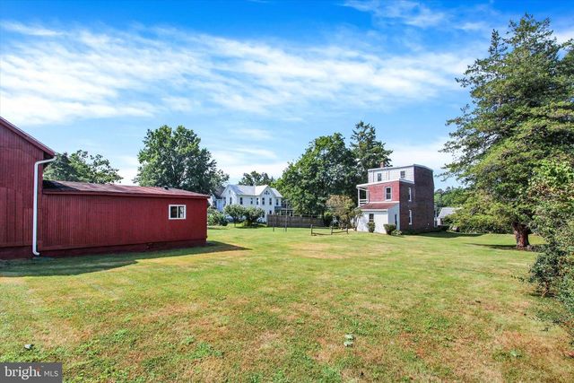 2481 BROAD ST, York, PA 17408