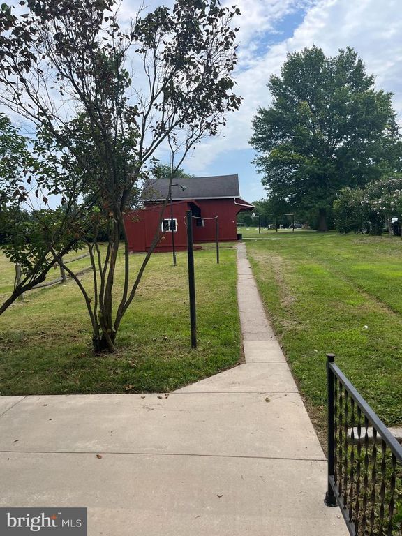 2481 BROAD ST, York, PA 17408