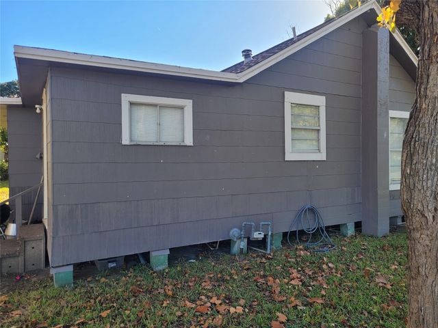 102 22nd Street N, Texas City, TX 77590