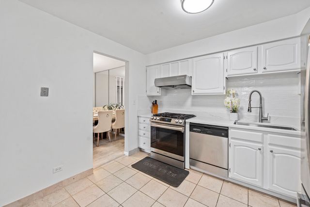 2150 Valencia Drive 314A, Northbrook, IL 60062