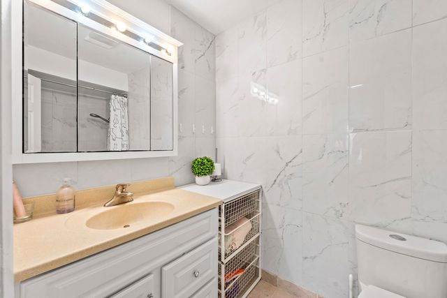 2150 Valencia Drive 314A, Northbrook, IL 60062