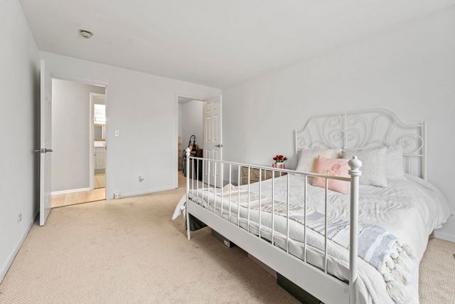 2150 Valencia Drive 314A, Northbrook, IL 60062