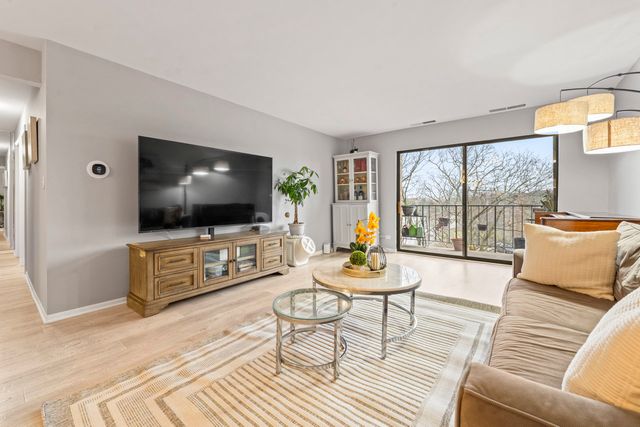 2150 Valencia Drive 314A, Northbrook, IL 60062