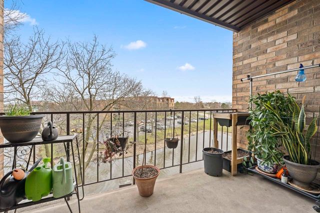 2150 Valencia Drive 314A, Northbrook, IL 60062