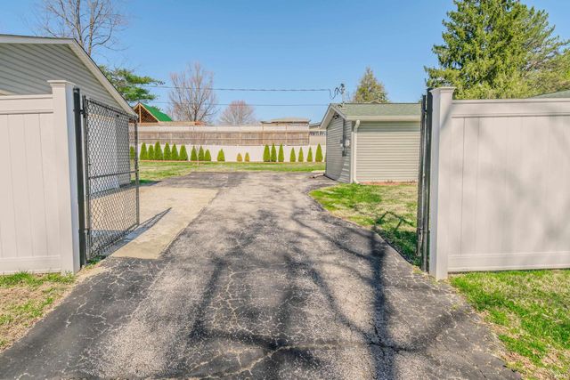 2634 S Hickory Leaf Drive, Bloomington, IN 47403