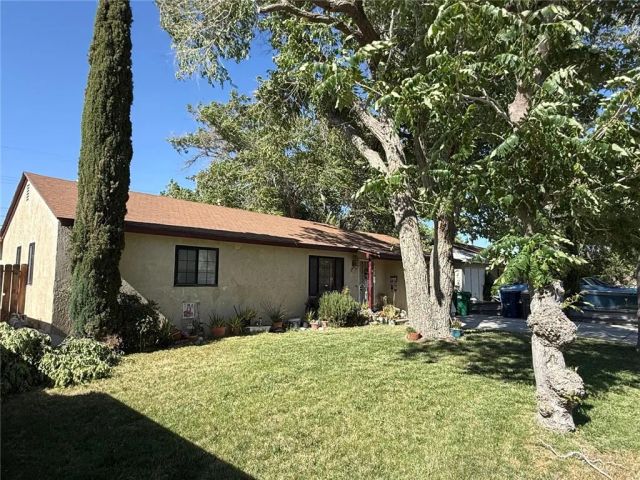 1109 W Lumber Street, Lancaster, CA 93534
