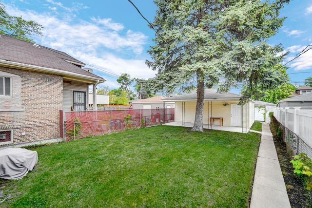9111 S Kingston Avenue, Chicago, IL 60617