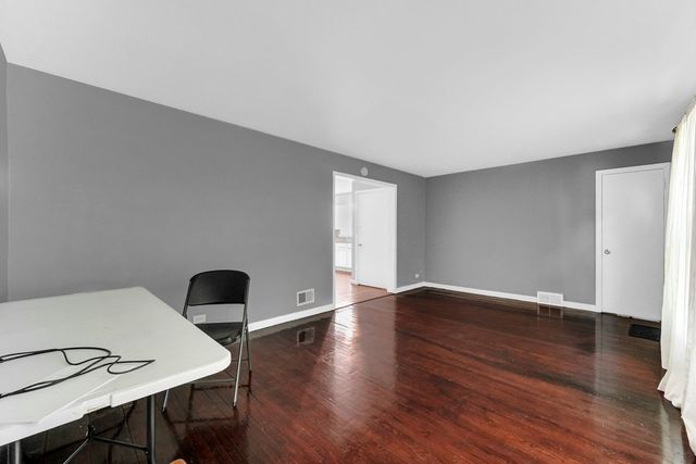 9111 S Kingston Avenue, Chicago, IL 60617