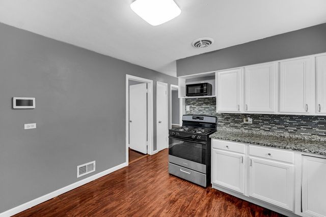 9111 S Kingston Avenue, Chicago, IL 60617