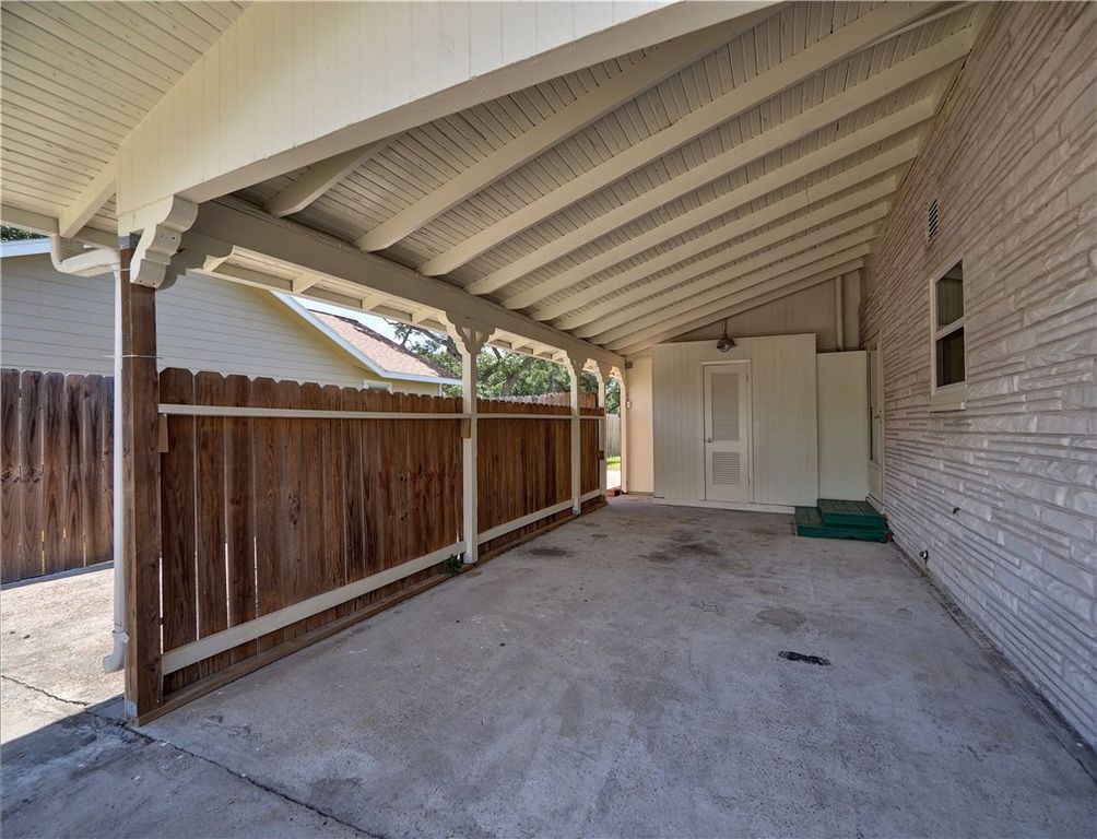 442 W Yoakum Ave, Aransas Pass, TX 78336 — photo 3