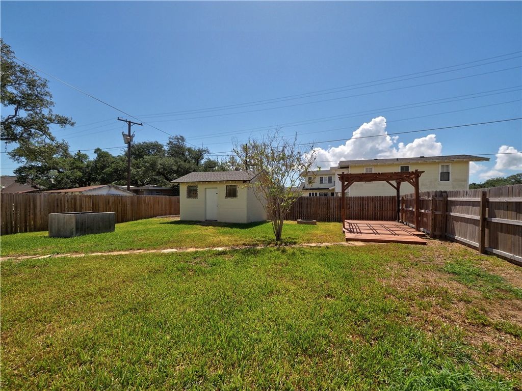 442 W Yoakum Ave, Aransas Pass, TX 78336 — photo 5