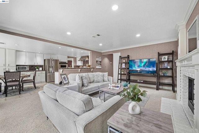 5445 Canyon Crest Dr, San Ramon, CA 94582