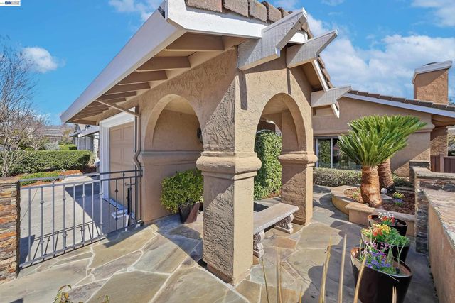 5445 Canyon Crest Dr, San Ramon, CA 94582